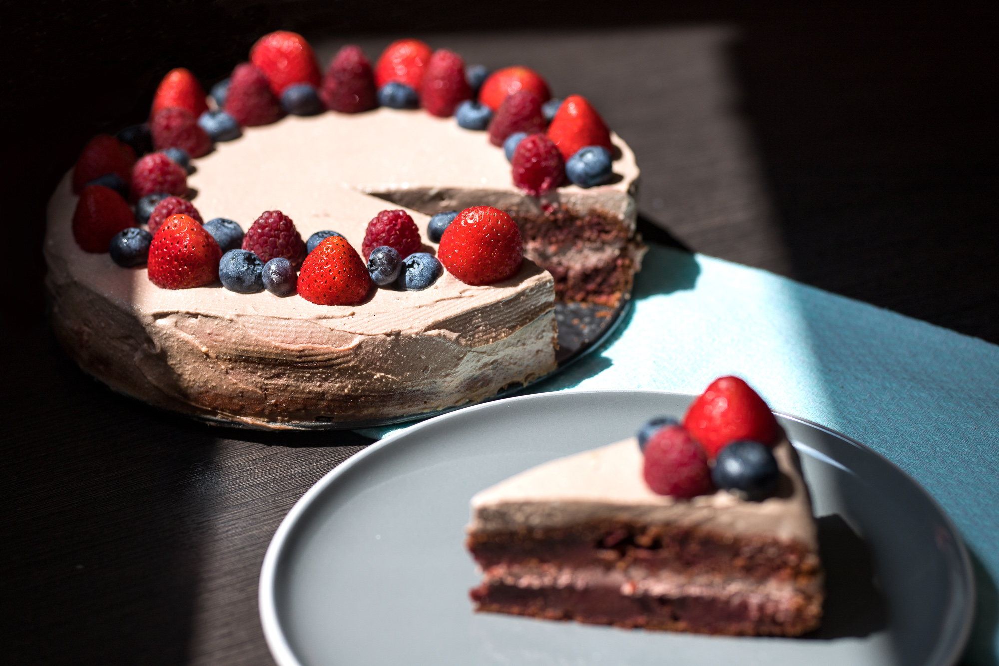 Famózna čokoládová cviklová torta bez lepku s tvarohovým krémom.