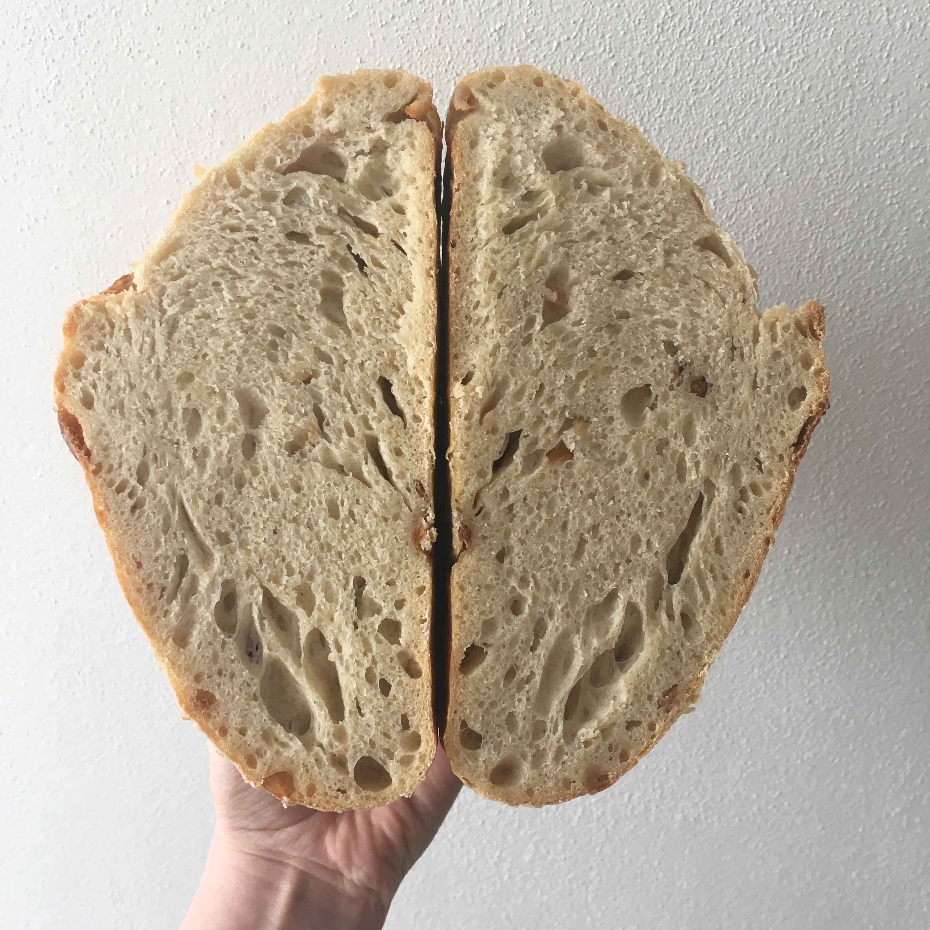 Oškvarkový kváskový chlieb od Denisy Kočanovej. Zamilujete sa do neho